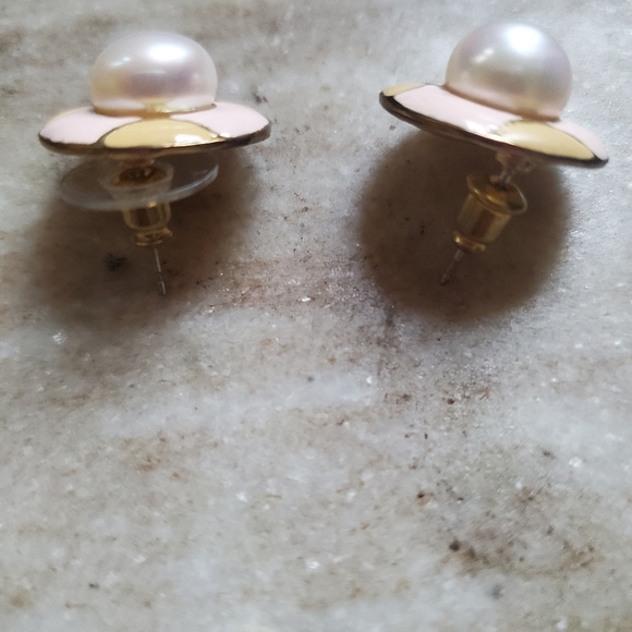 Brand New Pearl Earrings - Picture 2 of 2